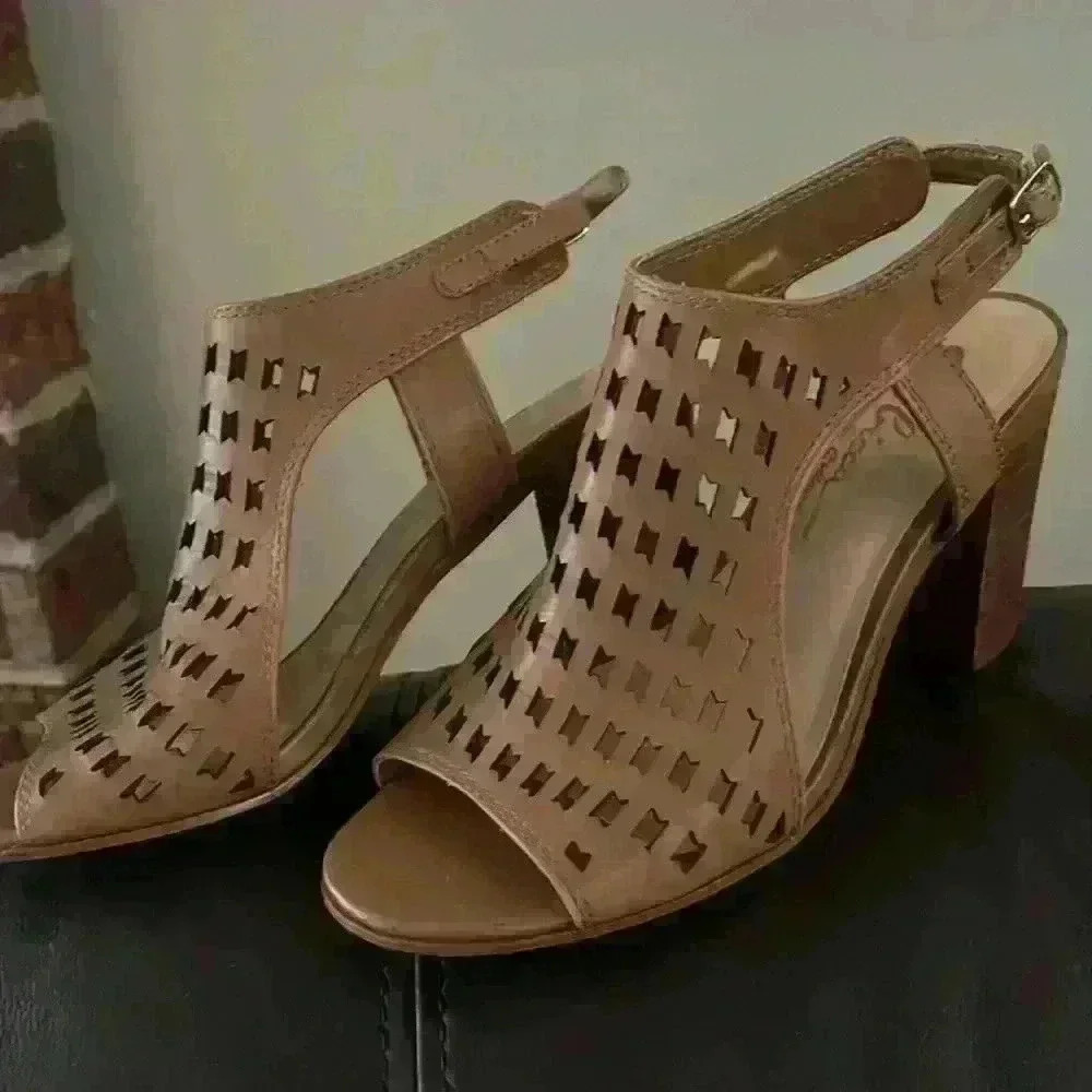 Sbicca vintage collection leather  sandals in nude. Classic in a boho vintage 8
